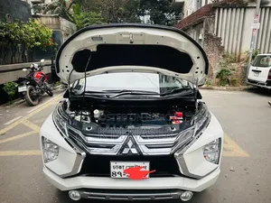 মিতসুবিশি এক্সপ্যান্ডার জি ২০২১ পার্ল