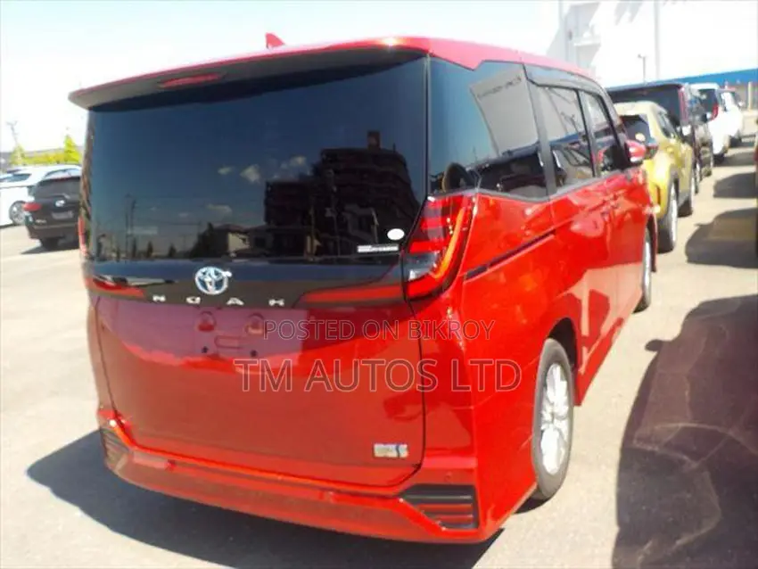 Toyota Noah 2022 Red