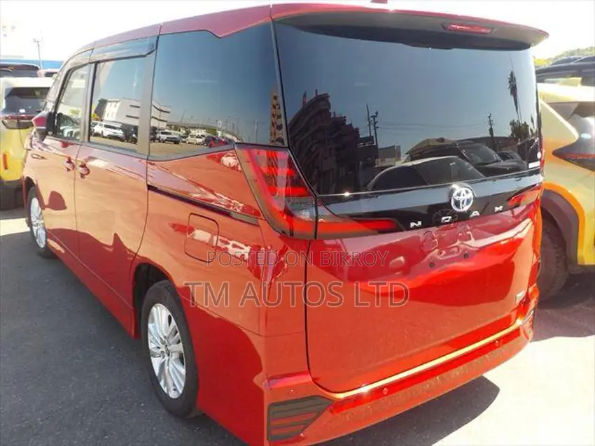 Toyota Noah 2022 Red