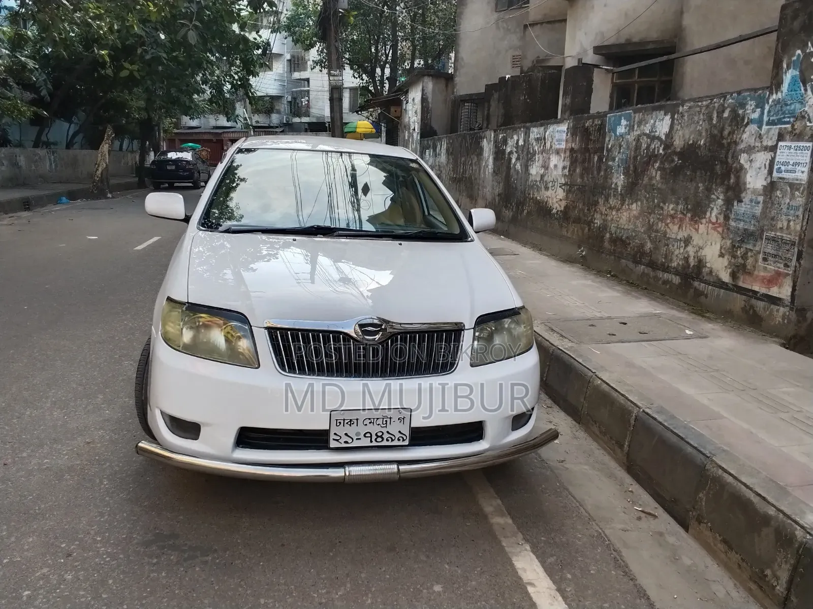 টয়োটা করোলা ২০০৪ সাদা