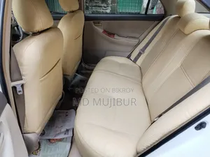 টয়োটা করোলা ২০০৪ সাদা