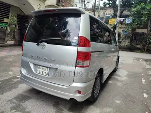 টয়োটা নোয়া ২.০ এডব্লিউডি (৮ সিটার) ২০০২ সিলভার