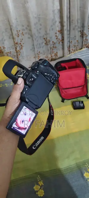 Canon 700D Body Only With Bag