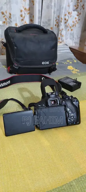 Canon 700-D. With 18-55mm Kit Lens. Bag.