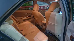 টয়োটা প্রিমিও ১.৫ ফ্রন্ট-হুইল ড্রাইভ ২০১১ গ্রে