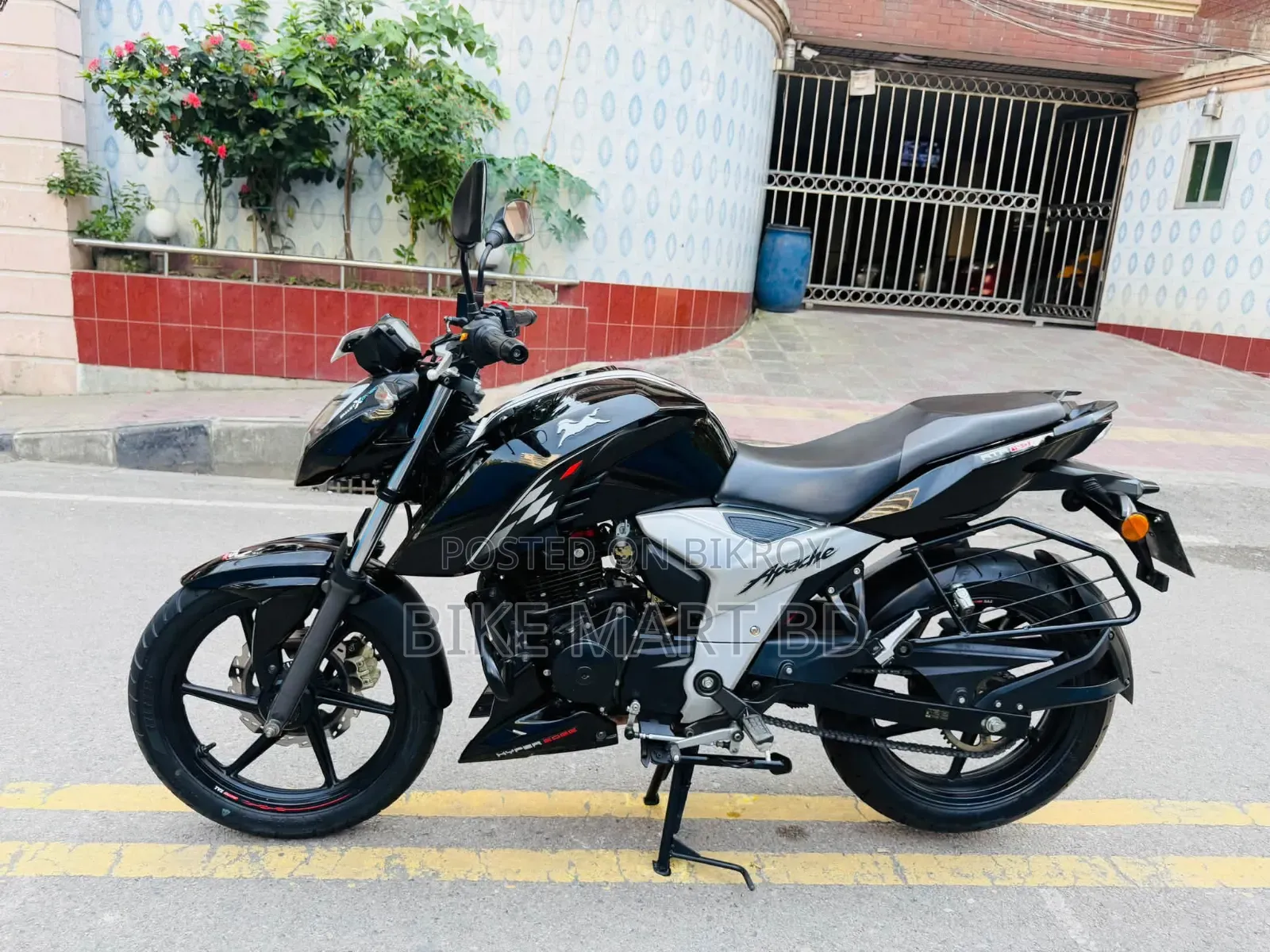 TVS Apache RTR 160 4V 2022 Black