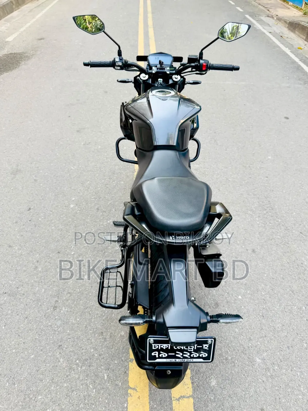 হিরো এক্সট্রিম ১২৫আর ২০২৬ কালো