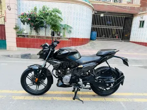 হিরো এক্সট্রিম ১২৫আর ২০২৬ কালো