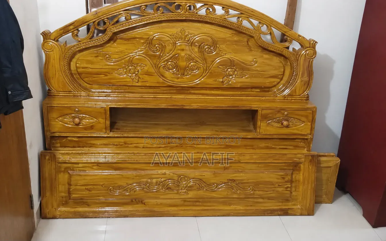 কারুকাজ করা কাঠের খাট বিক্রি করা হবে