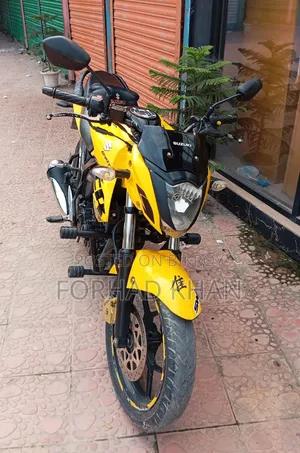 সুজুকি গিক্সার ২০২২ হলুদ