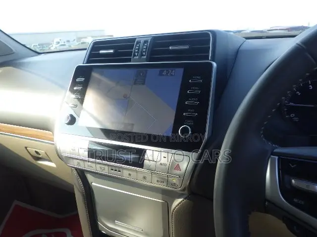 Toyota Land Cruiser Prado 2022 Pearl