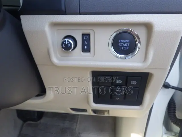 Toyota Land Cruiser Prado 2022 Pearl