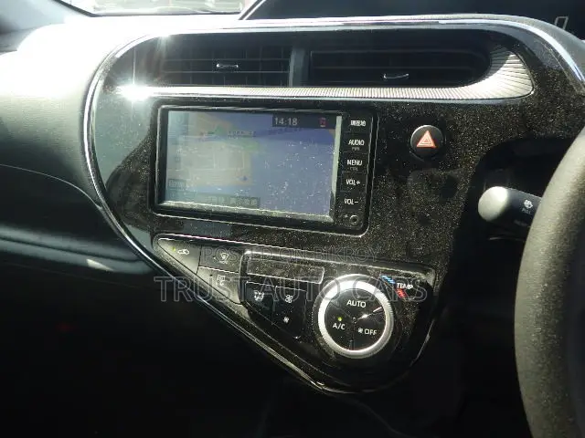 টয়োটা অ্যাকোয়া ২০২১ পার্ল