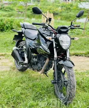 সুজুকি গিক্সার এসএফ ২০২৩ কালো