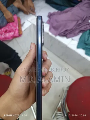 রিয়েলমি ৯ ১২৮ জিবি নীল