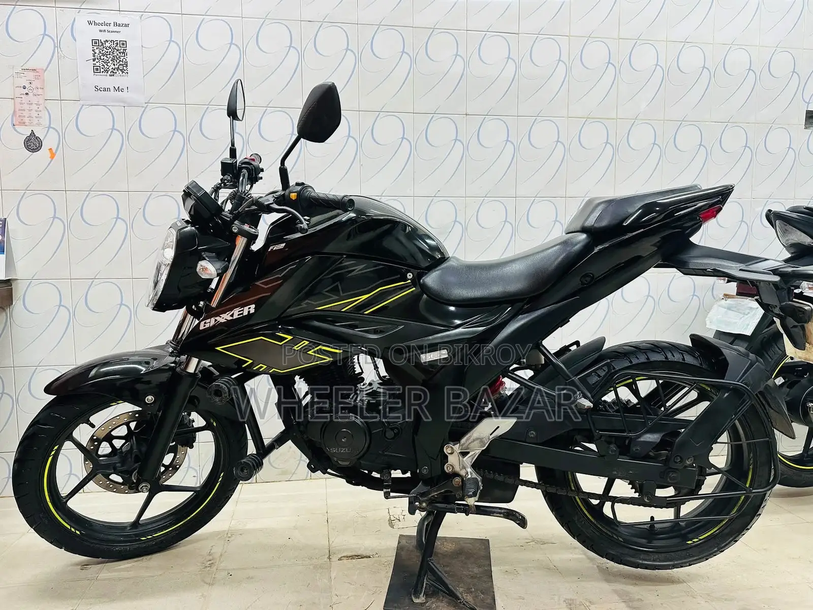 সুজুকি জিক্সার ২০২৫ কালো