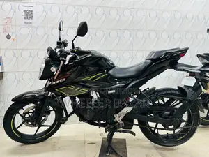 সুজুকি জিক্সার ২০২৫ কালো