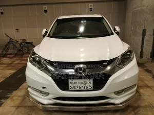 Honda Vezel 1.5 Two-Wheel Drive 2014 Pearl