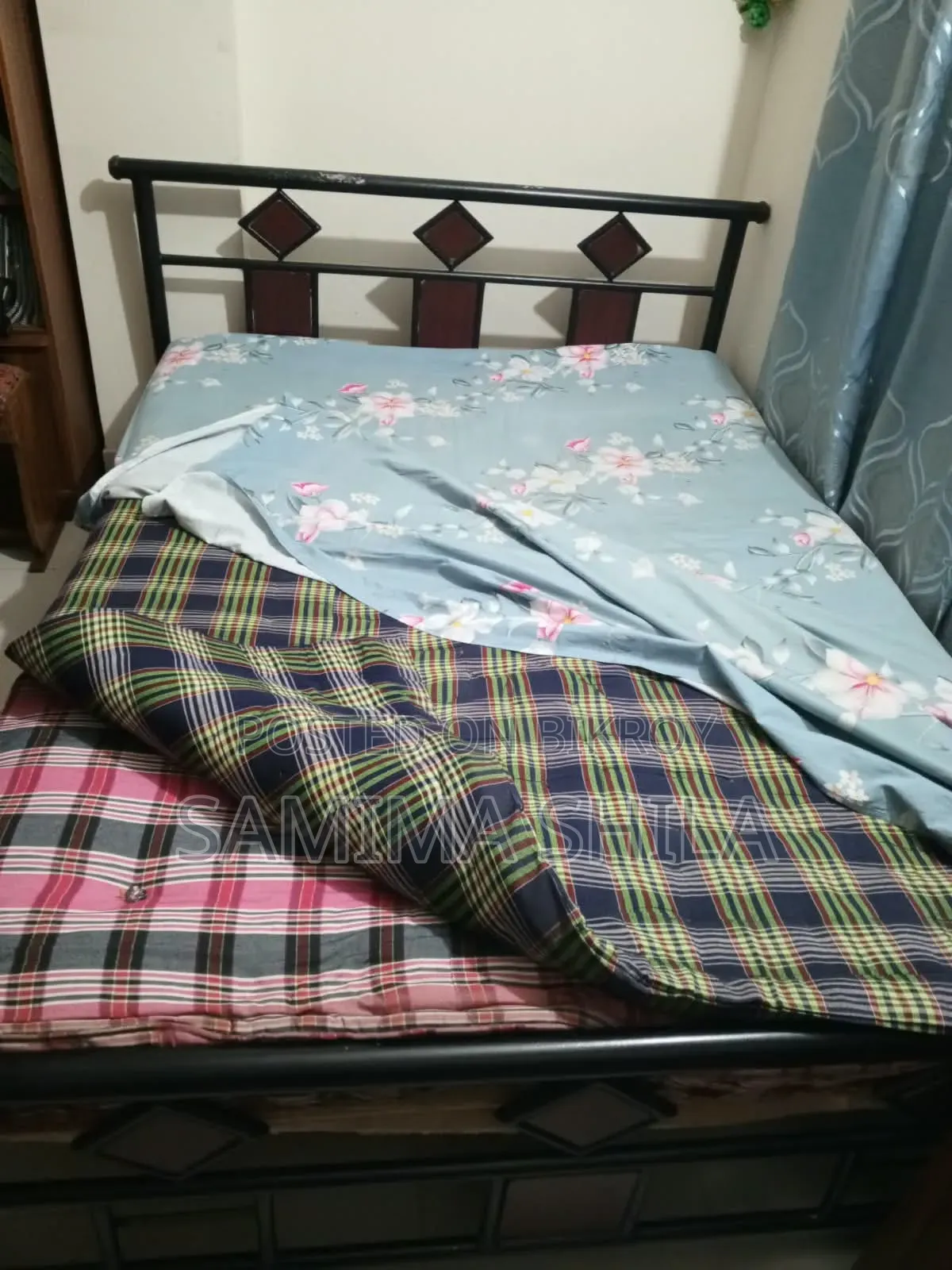 বেডফ্রেম সহ ডাবল মেটাল বেড