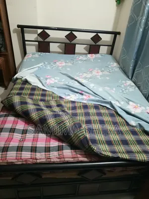 বেডফ্রেম সহ ডাবল মেটাল বেড