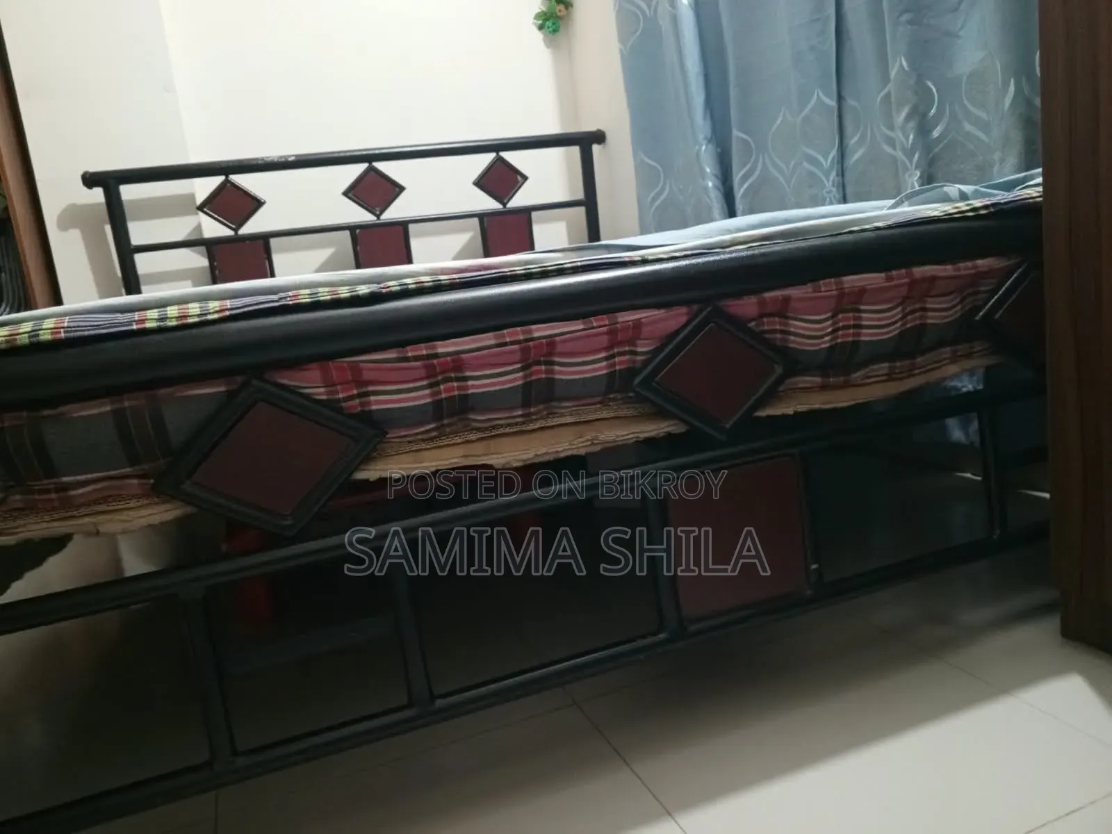 বেডফ্রেম সহ ডাবল মেটাল বেড