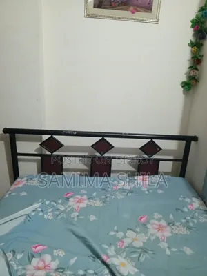 বেডফ্রেম সহ ডাবল মেটাল বেড