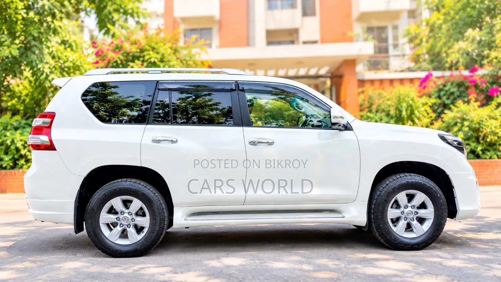Toyota Land Cruiser 4.0 V6 DLX 2015 Pearl