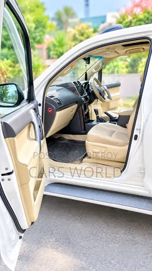 Toyota Land Cruiser 4.0 V6 DLX 2015 Pearl