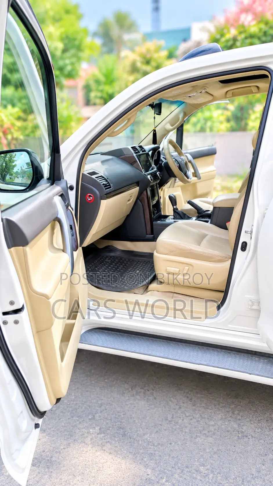 Toyota Land Cruiser 4.0 V6 DLX 2015 Pearl