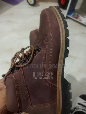 ১০০% চামড়ার বুট জুতা বিক্রি করতে চাই।