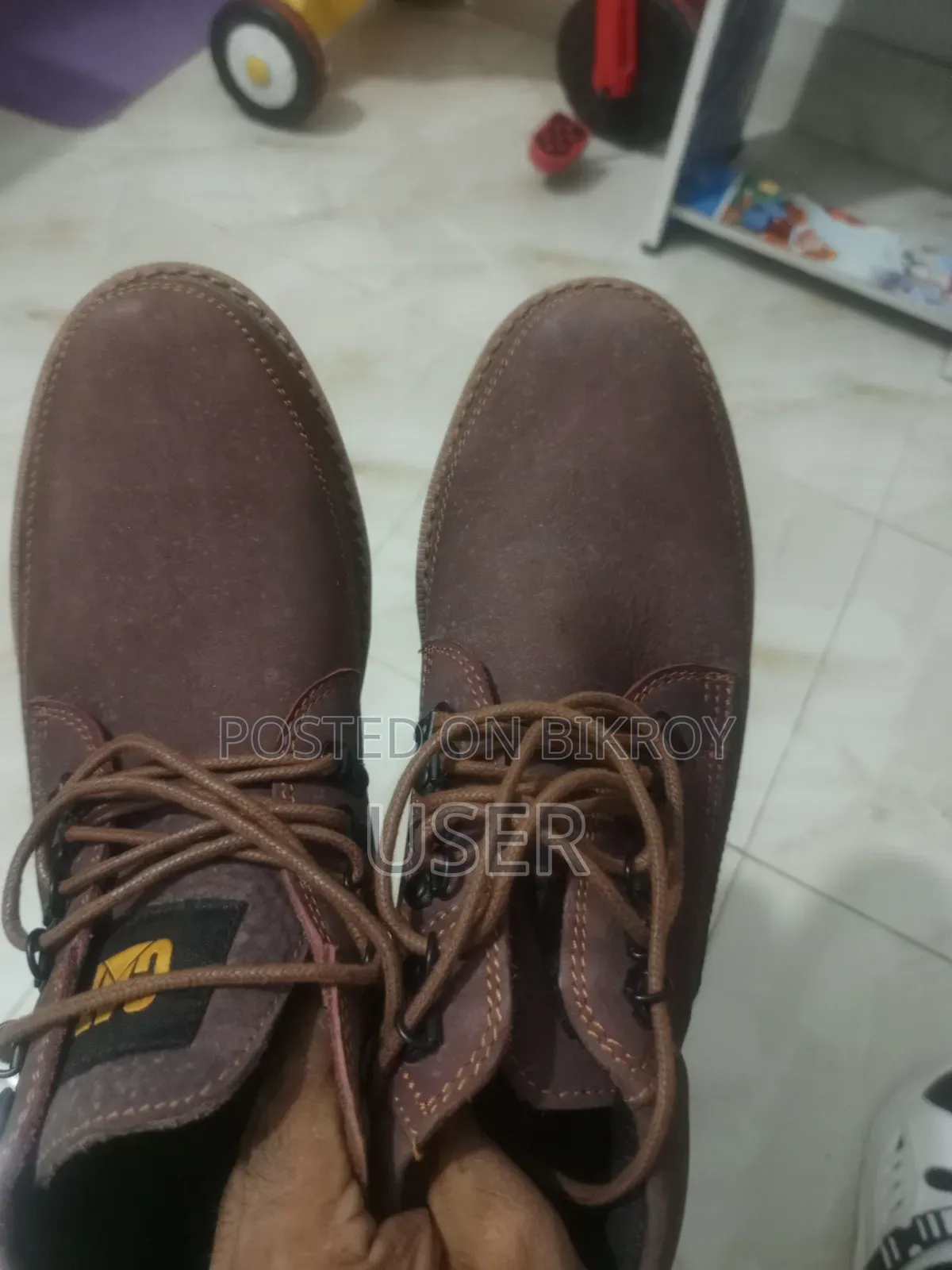 ১০০% চামড়ার বুট জুতা বিক্রি করতে চাই।