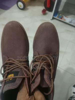 ১০০% চামড়ার বুট জুতা বিক্রি করতে চাই।