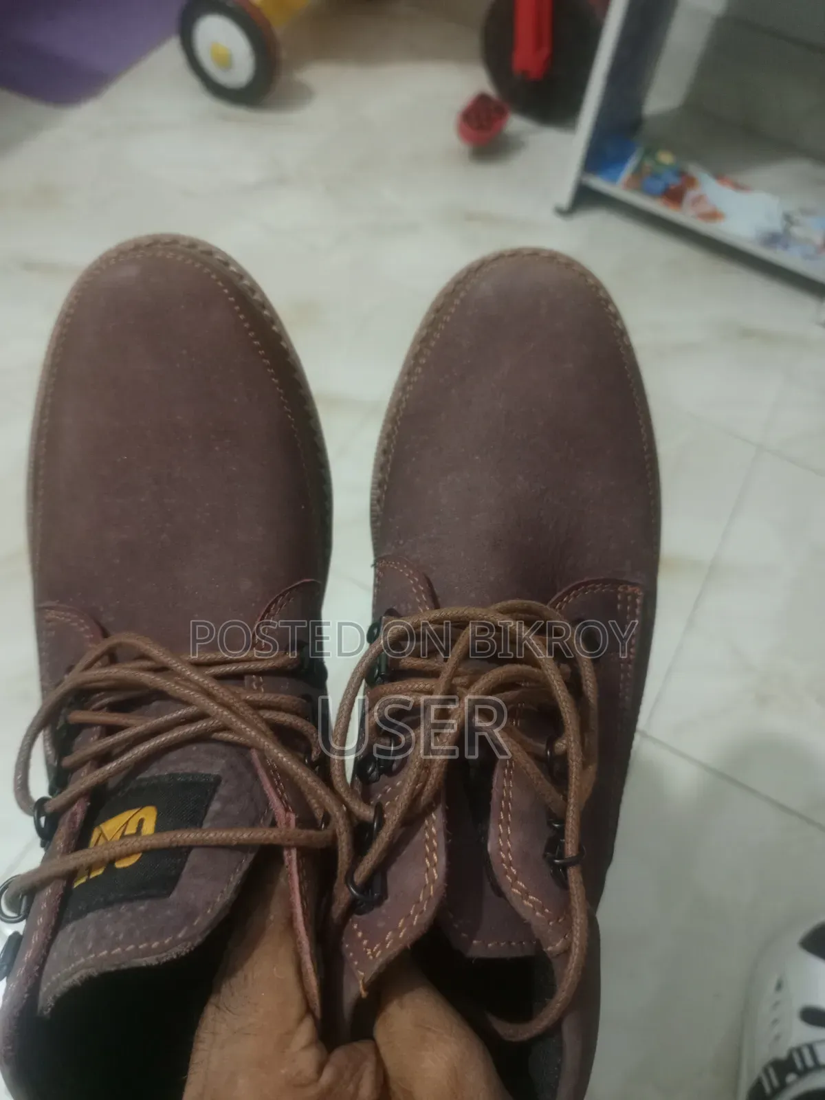 ১০০% চামড়ার বুট জুতা বিক্রি করতে চাই।