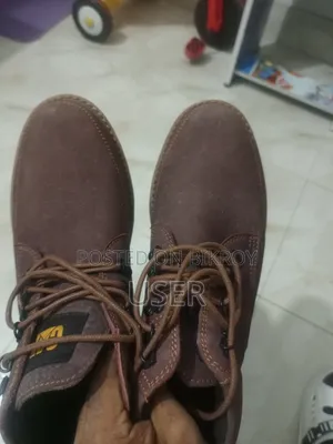 ১০০% চামড়ার বুট জুতা বিক্রি করতে চাই।