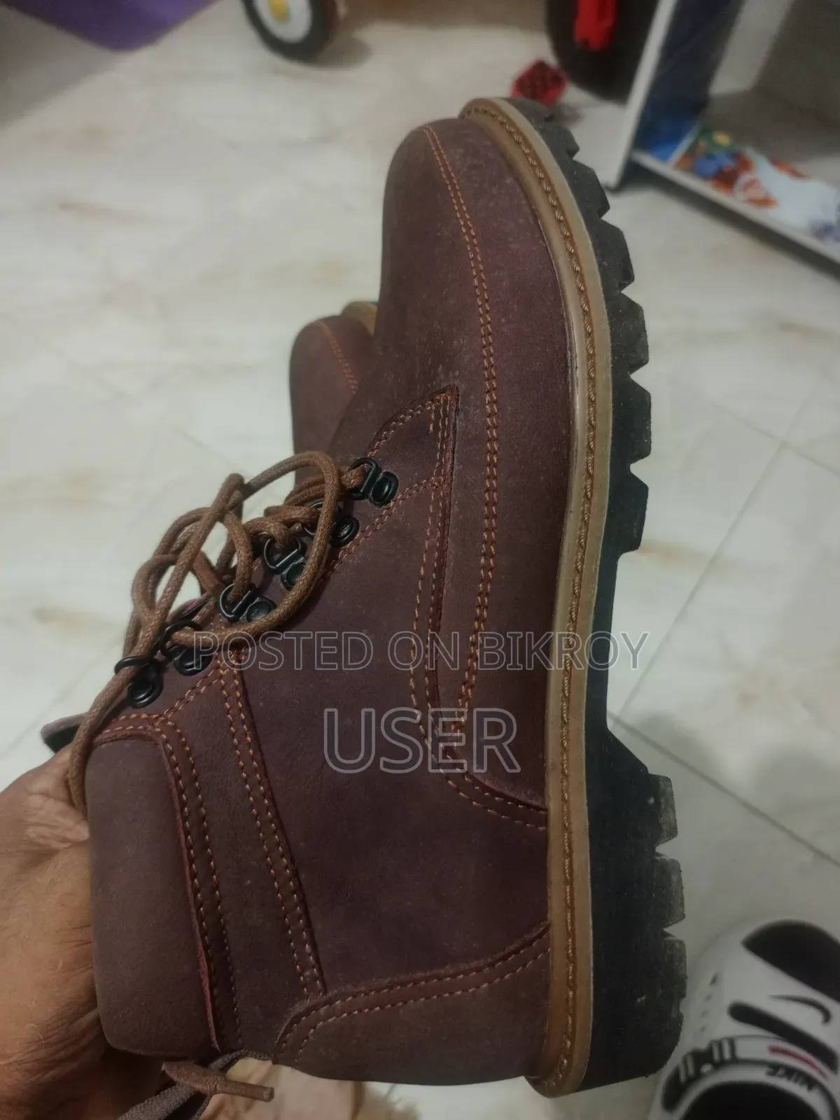 ১০০% চামড়ার বুট জুতা বিক্রি করতে চাই।
