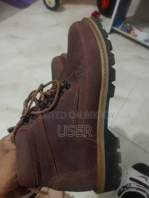 ১০০% চামড়ার বুট জুতা বিক্রি করতে চাই।