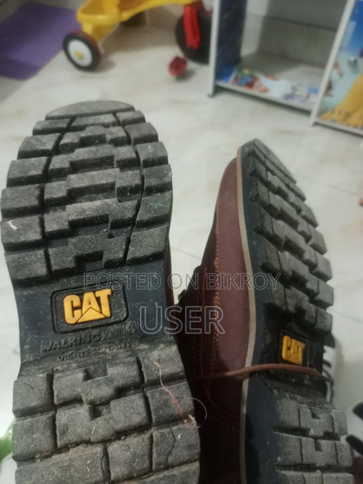 ১০০% চামড়ার বুট জুতা বিক্রি করতে চাই।