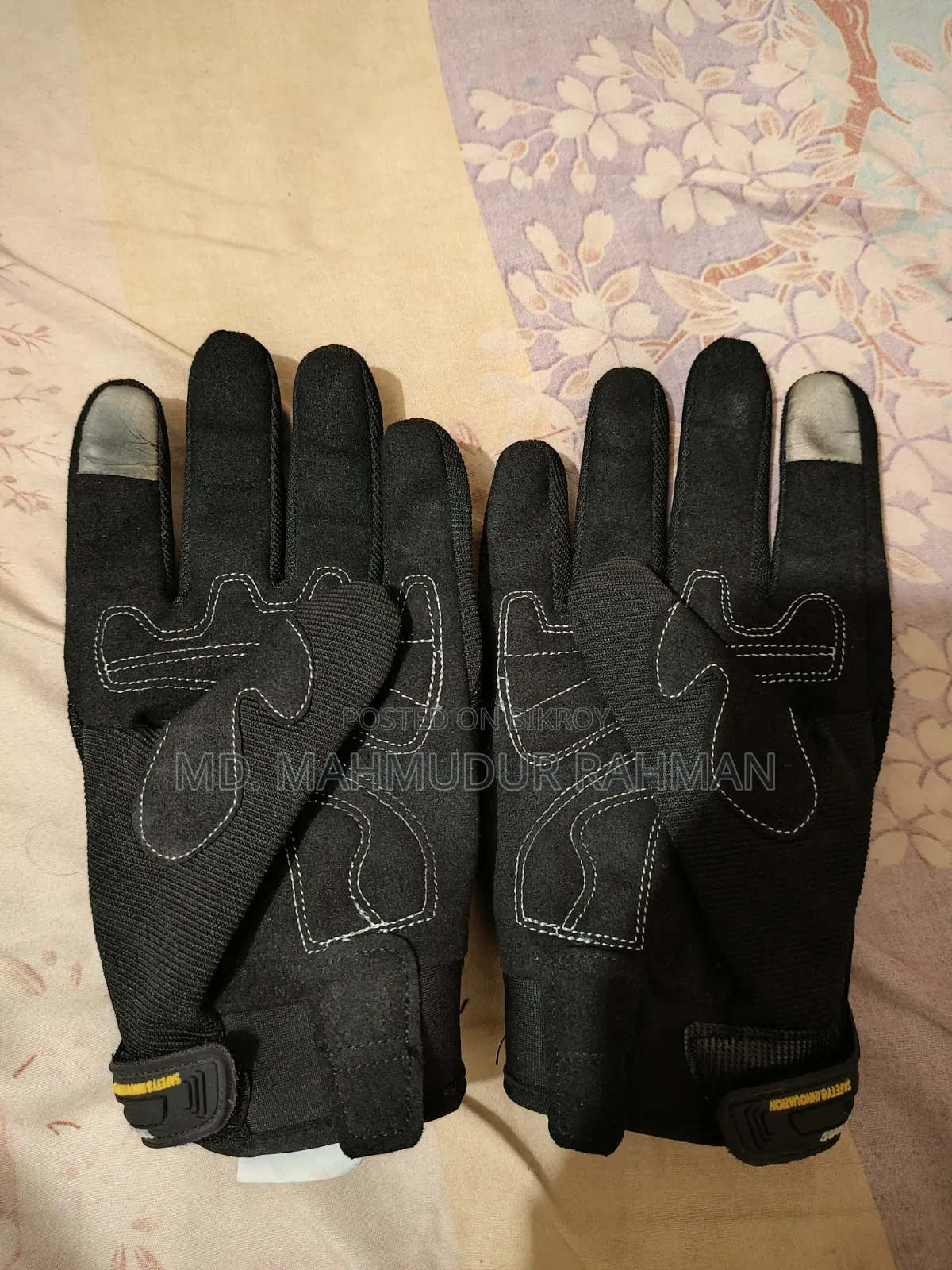 Soumy Gloves