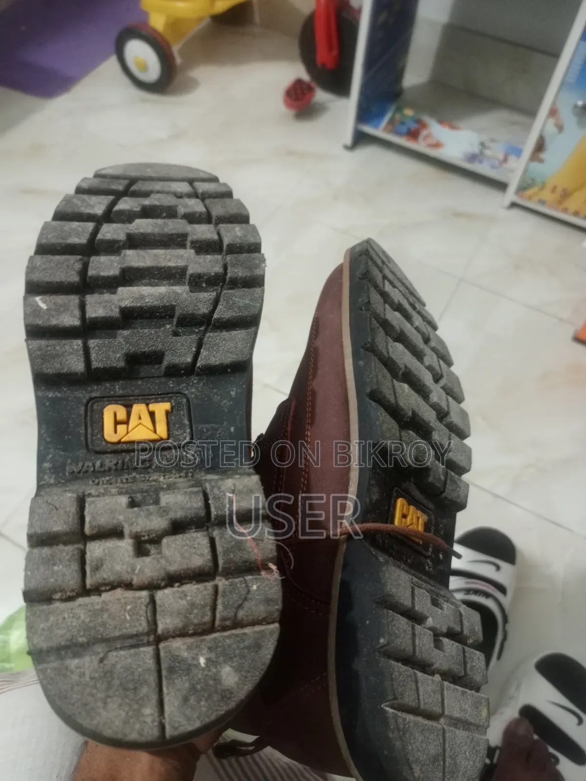 ১০০% চামড়ার বুট জুতা বিক্রি করতে চাই।