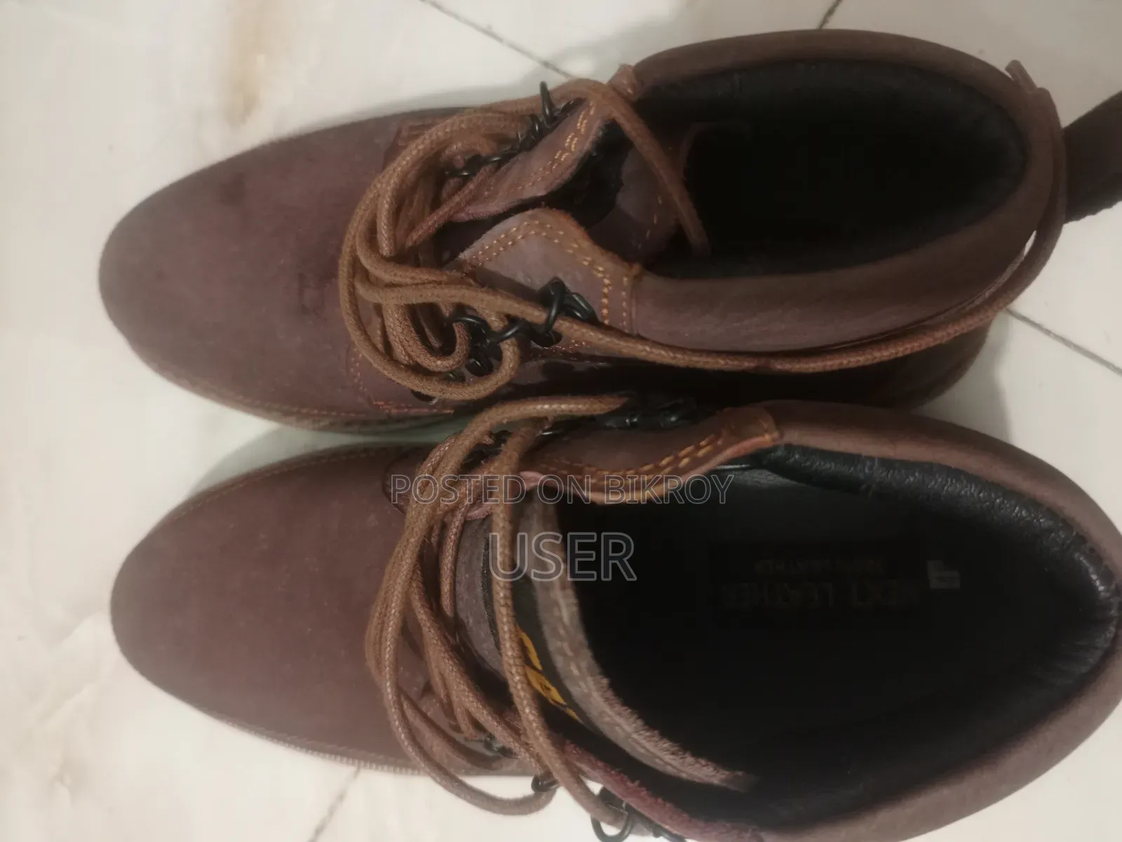 ১০০% চামড়ার বুট জুতা বিক্রি করতে চাই।