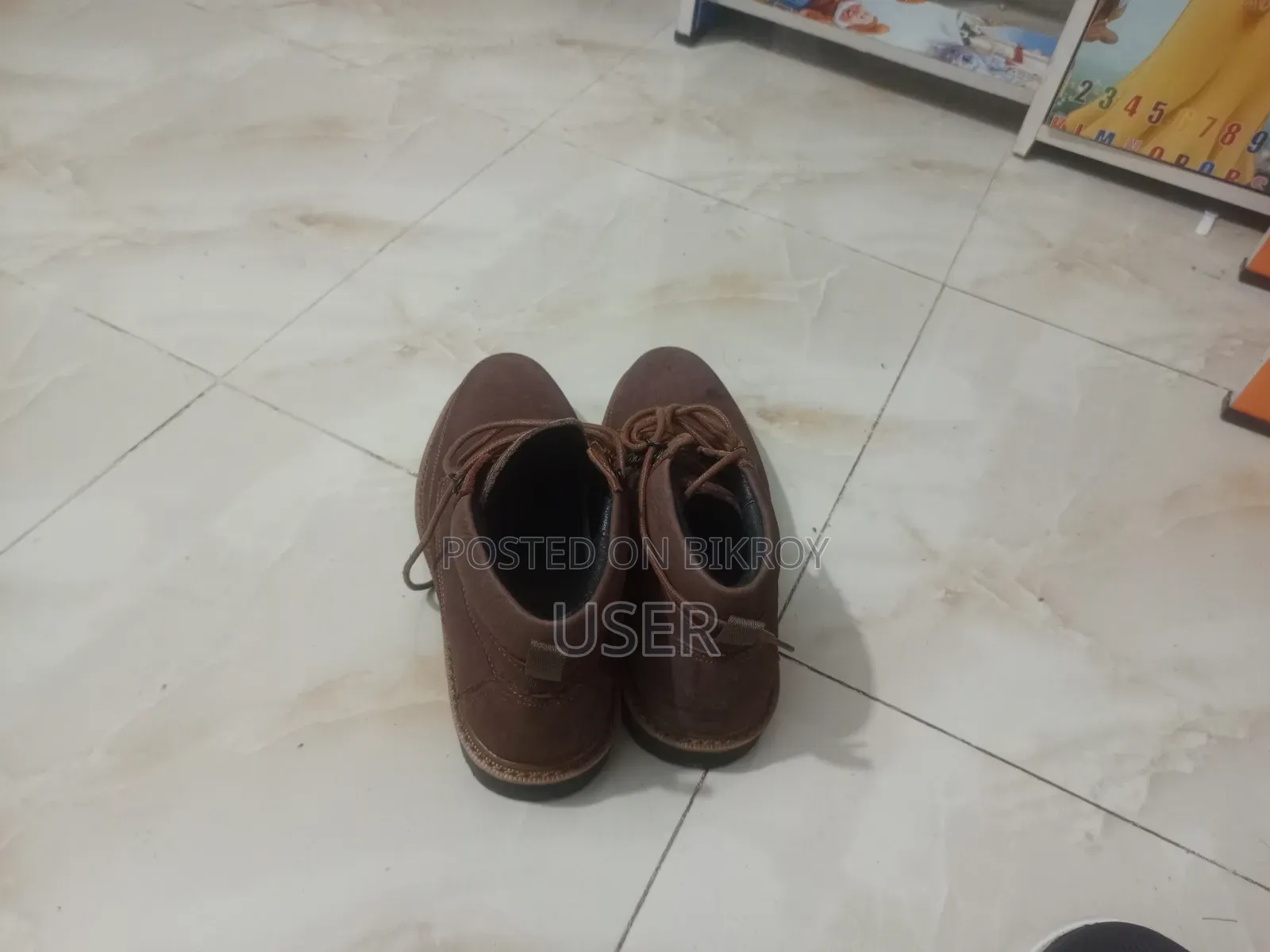১০০% চামড়ার বুট জুতা বিক্রি করতে চাই।