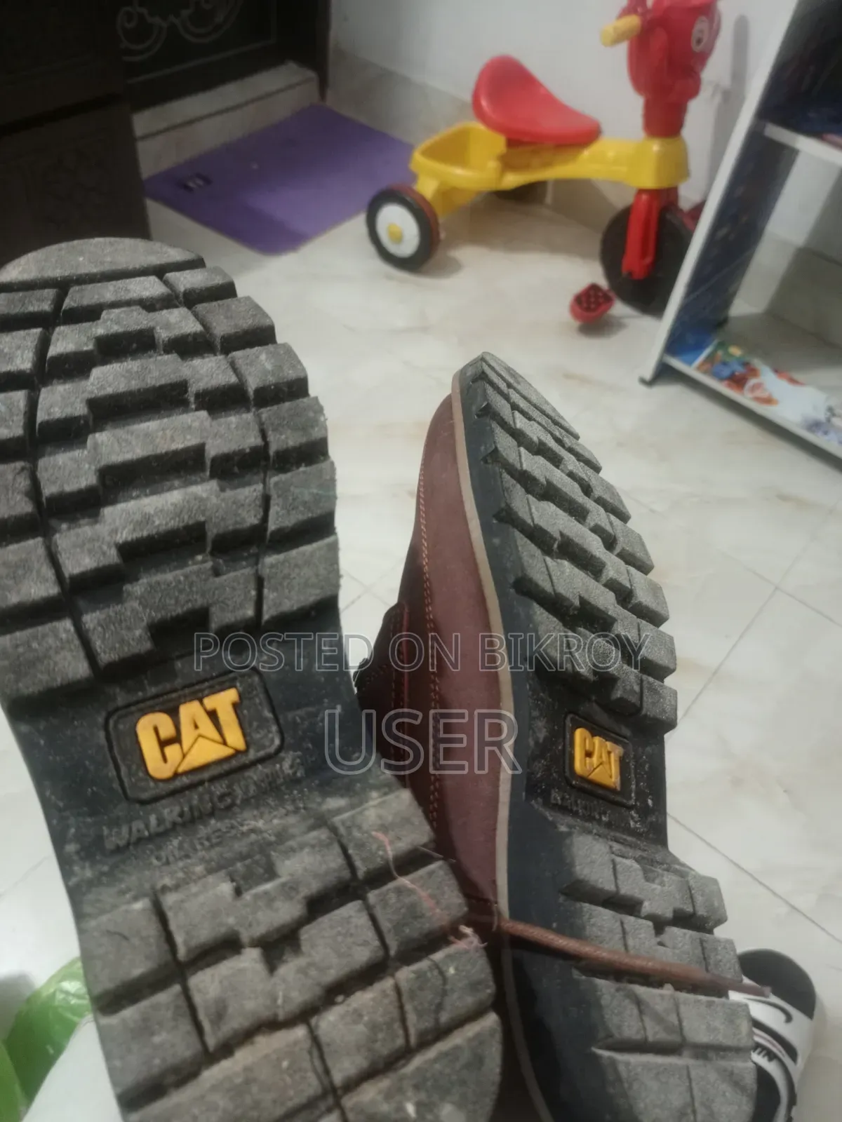 ১০০% চামড়ার বুট জুতা বিক্রি করতে চাই।