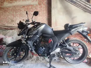 ইয়ামাহা এফজেডএস ভি২ ২০২২ কালো
