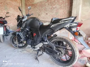 ইয়ামাহা এফজেডএস ভি২ ২০২২ কালো