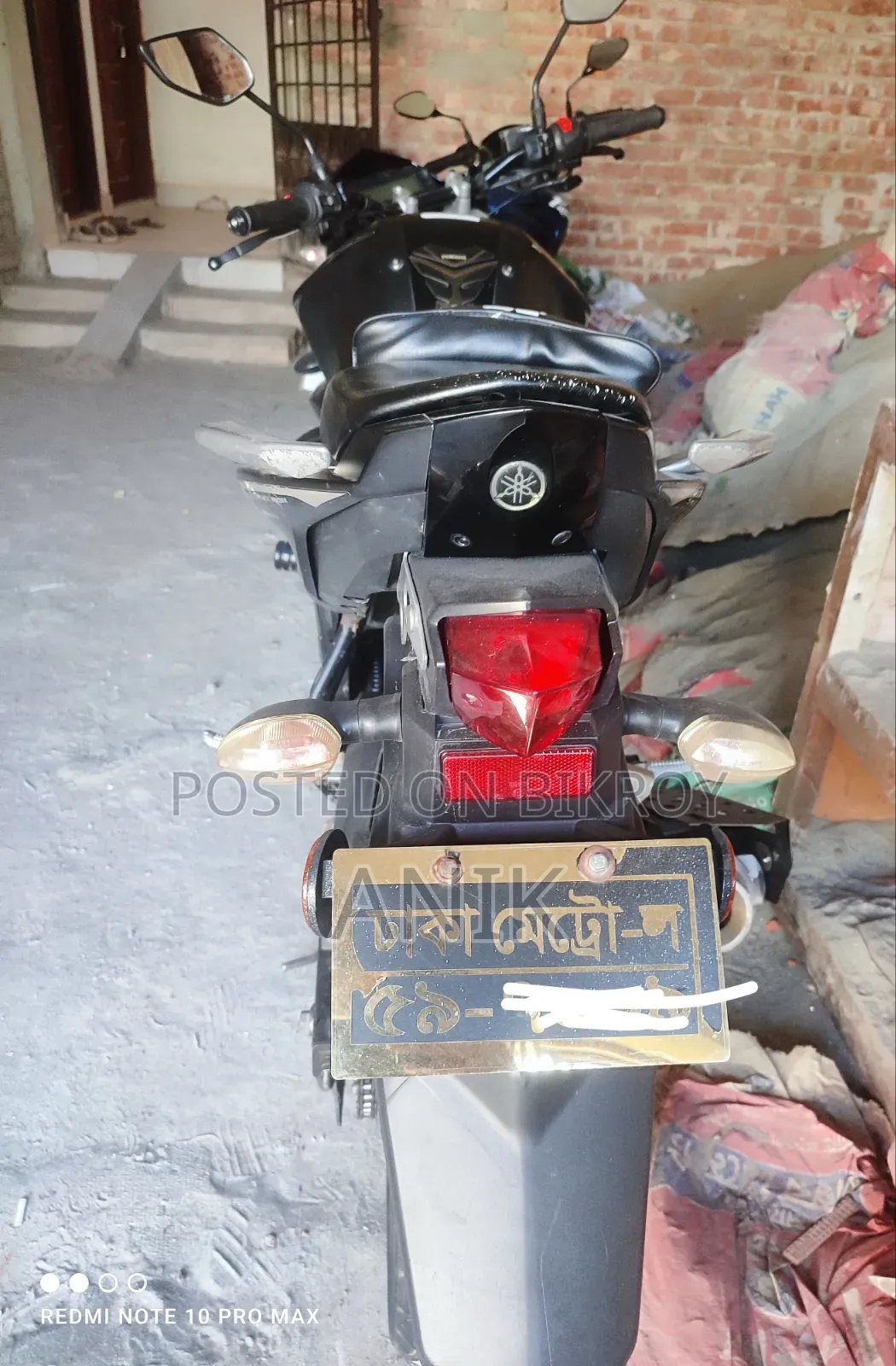 ইয়ামাহা এফজেডএস ভি২ ২০২২ কালো