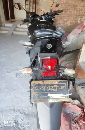 ইয়ামাহা এফজেডএস ভি২ ২০২২ কালো