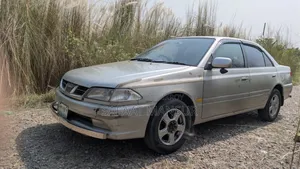 Toyota Carina 1.5 Front-Wheel Drive Sedan 2000 Silver
