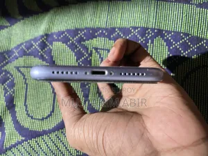 অ্যাপল আইফোন ১১ ৬৪ জিবি