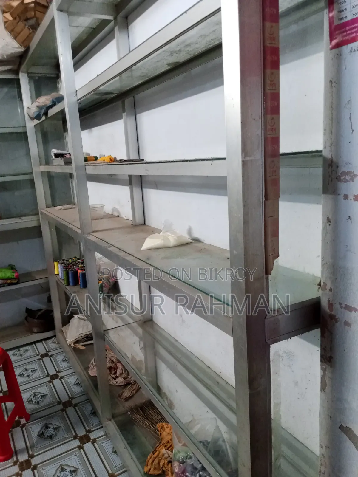 Equipment for storing things and clothes