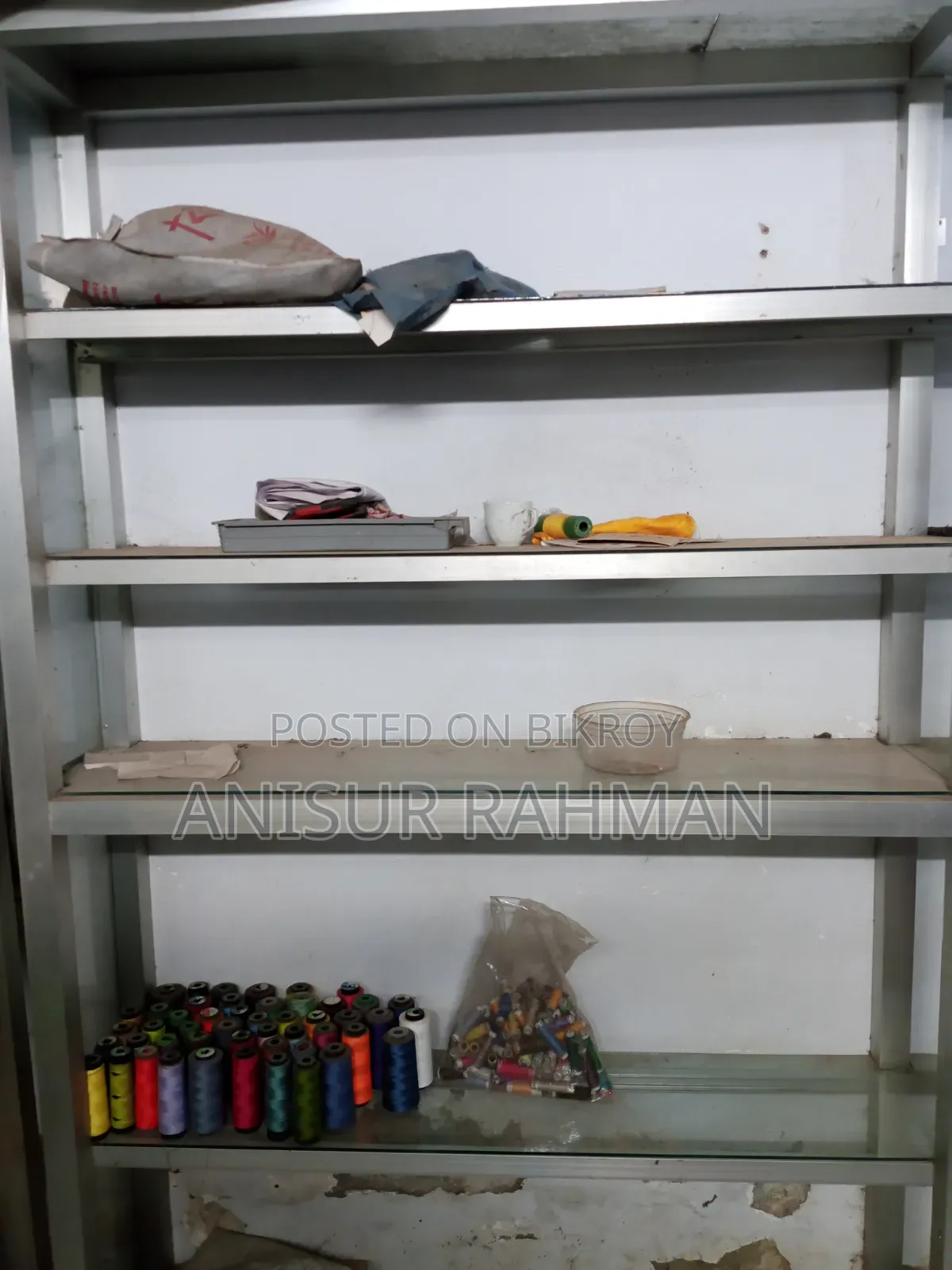Equipment for storing things and clothes